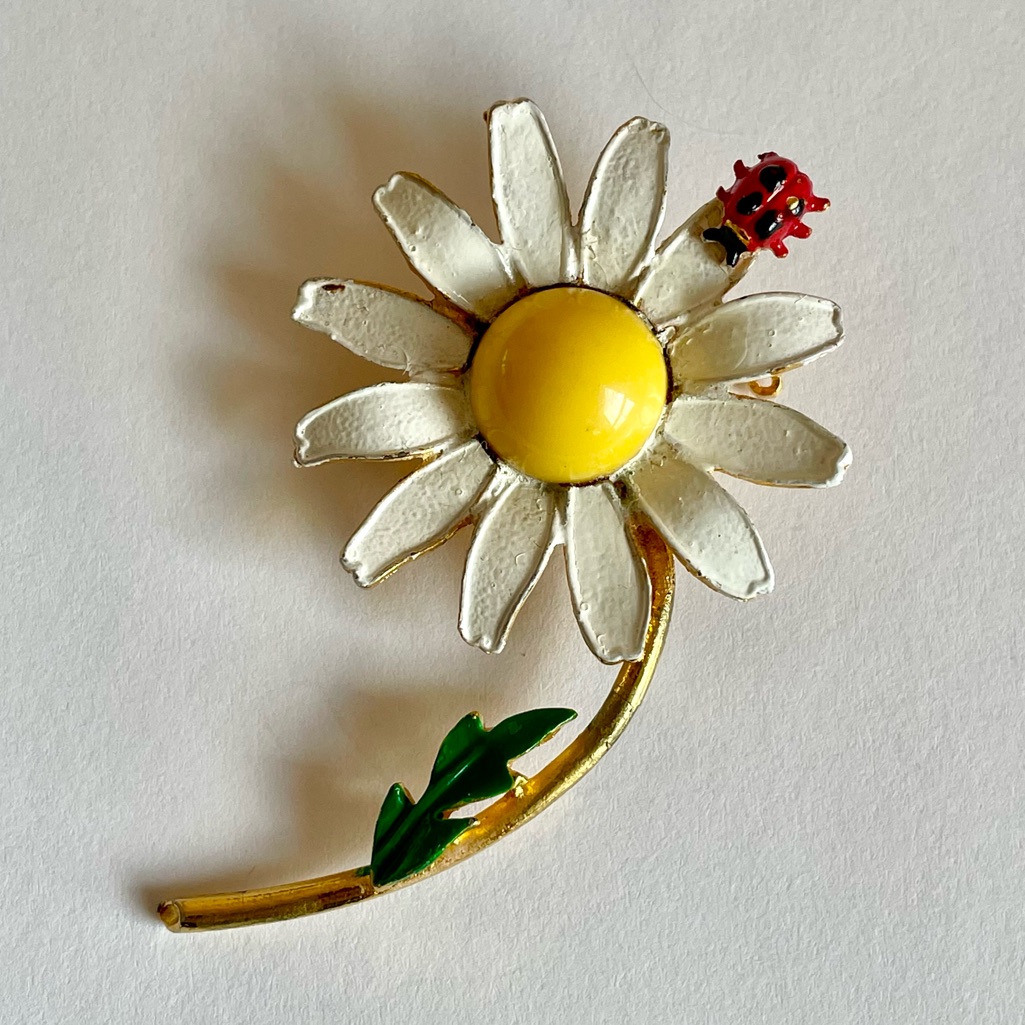 Vintage Signed Weiss Enamel Daisy Flower With Ladybug Brooch